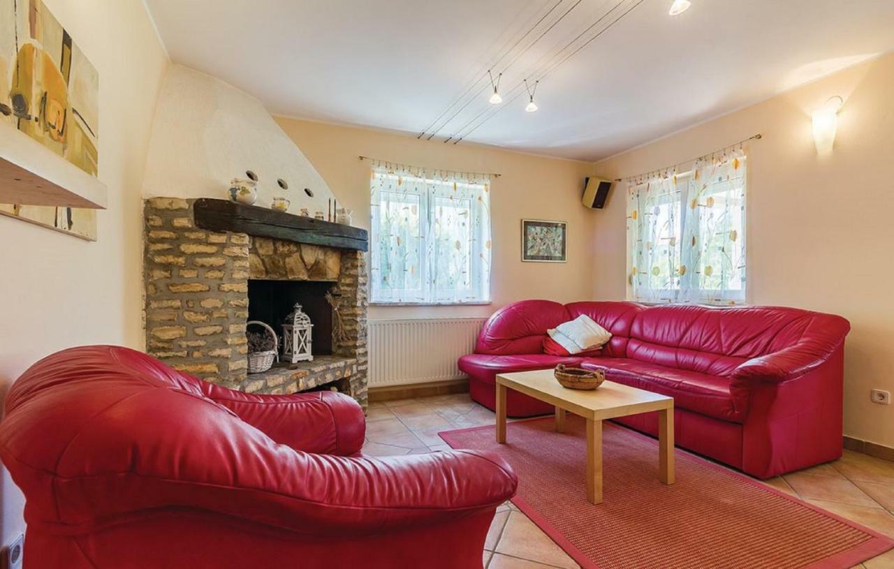 Holiday House Barbara Медулин Экстерьер фото